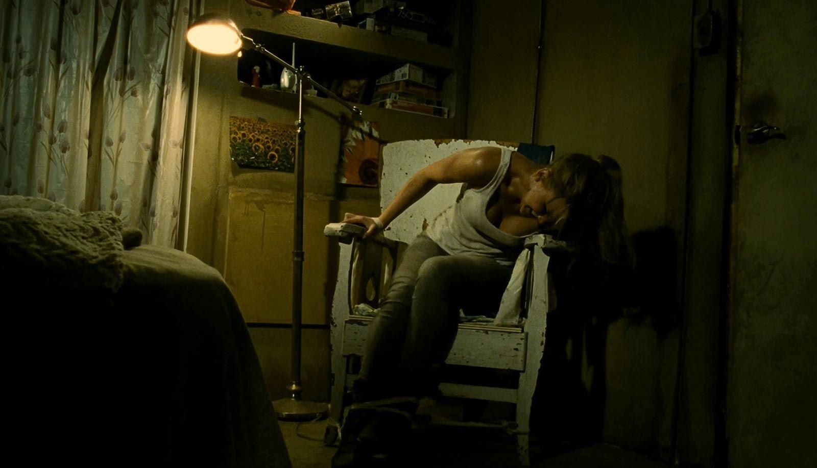 Ужасы про мужчин. Дом в конце улицы (2011) — триллер, ужасы,.